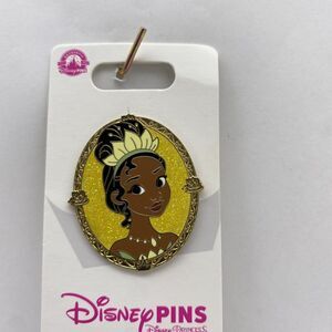 Disney Parks Pin Princess & Frog Tiana Oval Frame Portrait Gold Glitter Trading